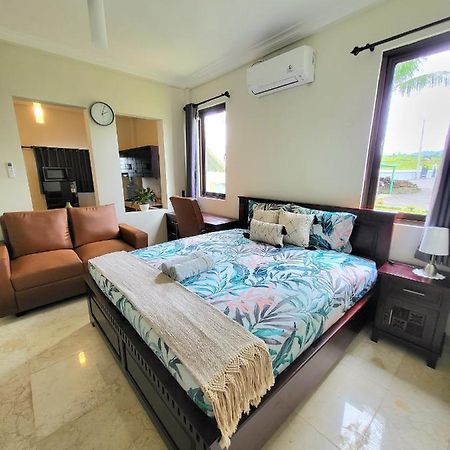 Medewi Manor Aparthotel Airsatang Exterior photo