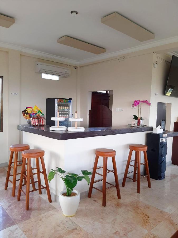 Medewi Manor Aparthotel Airsatang Exterior photo