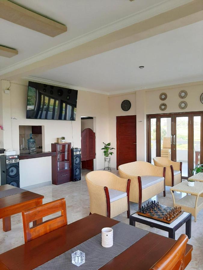 Medewi Manor Aparthotel Airsatang Exterior photo