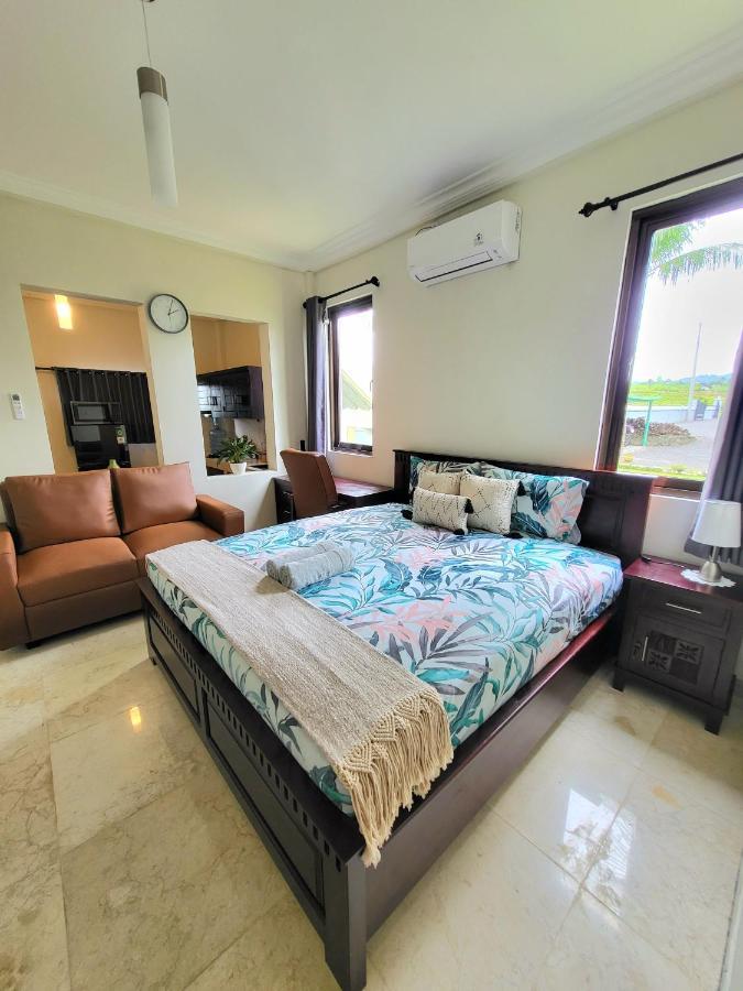 Medewi Manor Aparthotel Airsatang Exterior photo