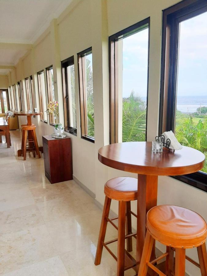Medewi Manor Aparthotel Airsatang Exterior photo